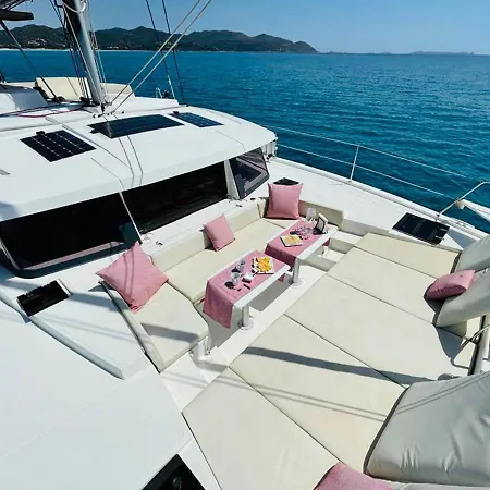 Catamarano Pax Abyssi Båthotell