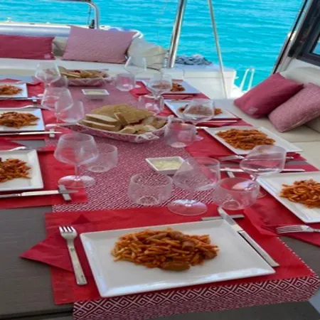 Båthotell Catamarano Pax Abyssi Villasimius