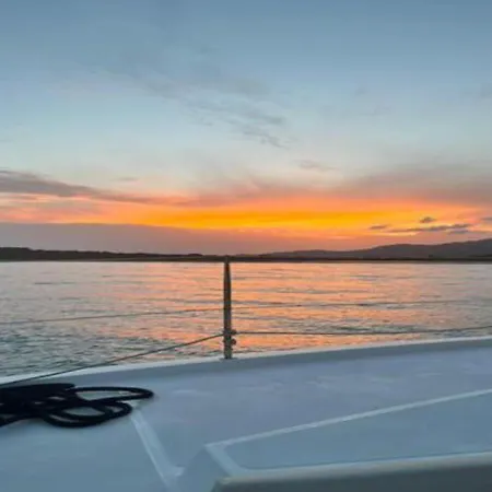 Catamarano Pax Abyssi Båthotell Villasimius