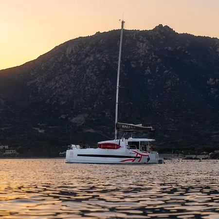 Catamarano Pax Abyssi Båthotell *